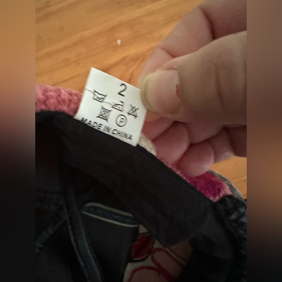 Chic women’s Pom-Pom Hat - Pink and Gray - Picture 7 of 10